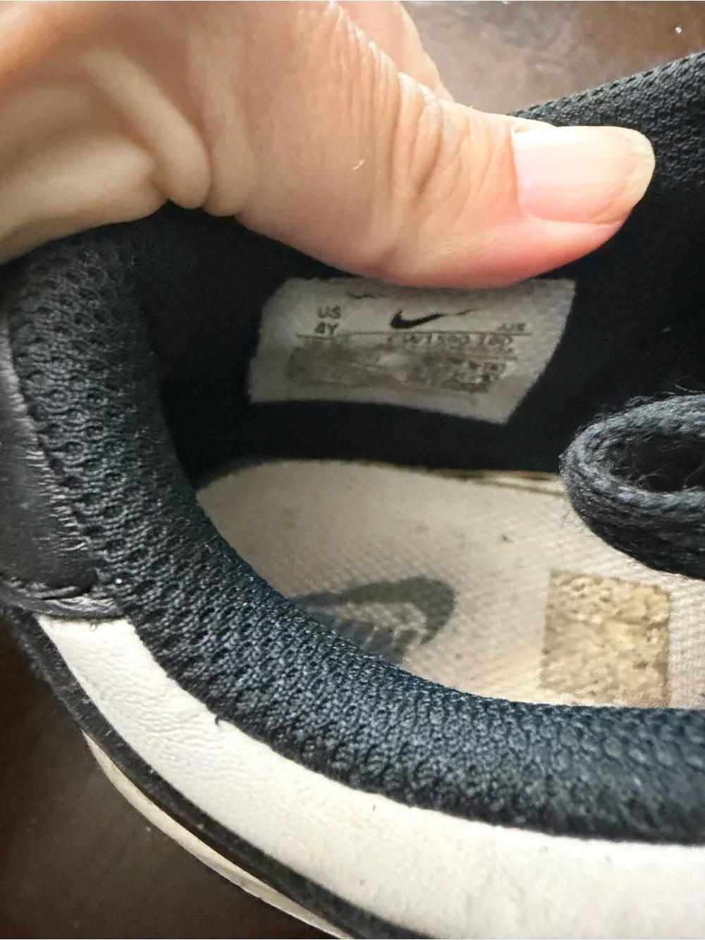 Nike Size 4 Youth Sneakers - Picture 7 of 7